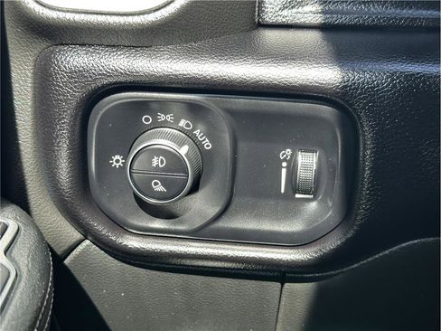 Used 2024 RAM 2500 Big Horn w/ Off Road Package AWD/4WD image 29