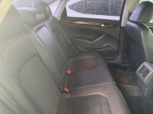 Used 2013 Volkswagen Passat TDI SEL Premium image 17