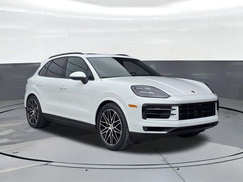 Certified 2025 Porsche Cayenne AWD/4WD image 6