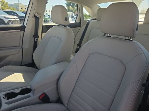 Used 2024 Volkswagen Jetta SE FWD image 16