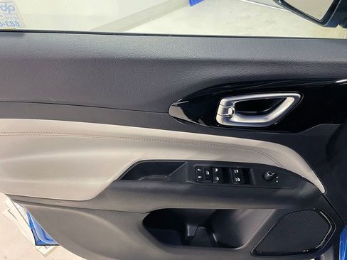 Used 2025 Jeep Compass Limited image 18