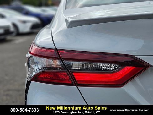 Used 2022 Toyota Camry SE image 9