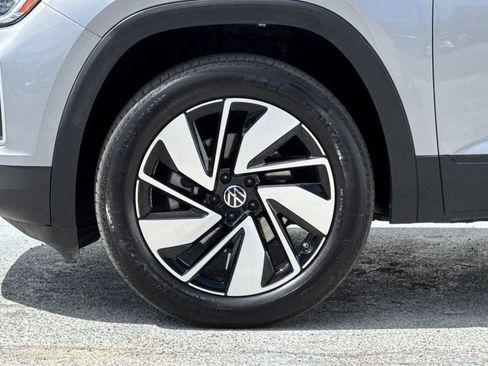 Used 2024 Volkswagen Atlas SE w/ Panoramic Sunroof Package AWD/4WD image 26
