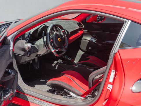 Used 2019 Ferrari 488 Pista Coupe RWD image 77