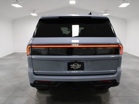 New 2025 Lincoln Navigator Reserve image 7