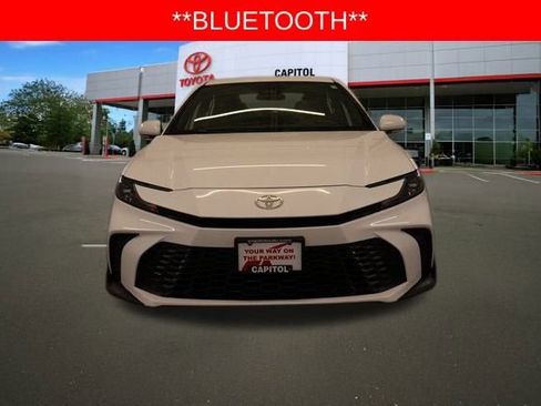 Used 2025 Toyota Camry SE image 9