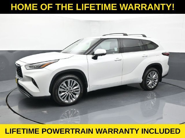Used 2025 Toyota Highlander Platinum AWD/4WD image 3