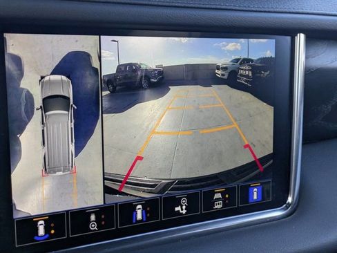 Used 2024 GMC Yukon XL Denali image 19