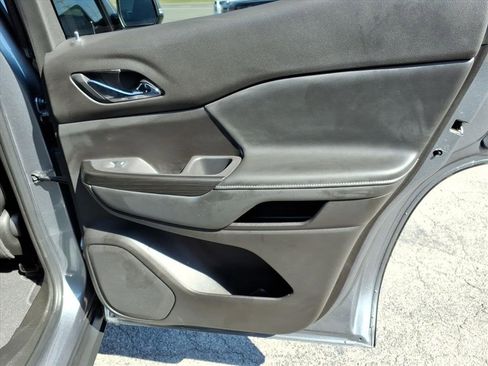 Used 2021 GMC Acadia SLT w/ Trailering Package image 16