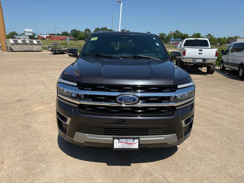 Used 2024 Ford Expedition Max Limited AWD/4WD image 2