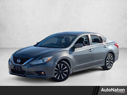 Used 2016 Nissan Altima 2.5 SV image 1
