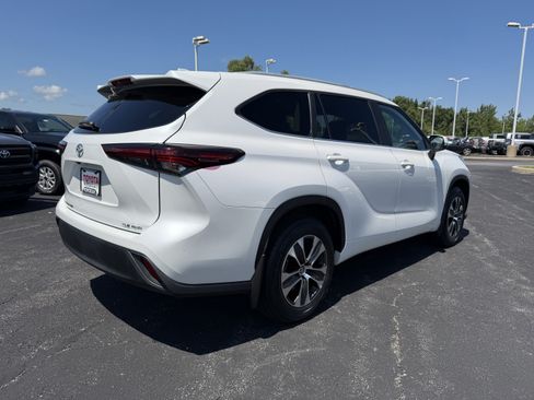 Certified 2025 Toyota Highlander XLE AWD/4WD image 10