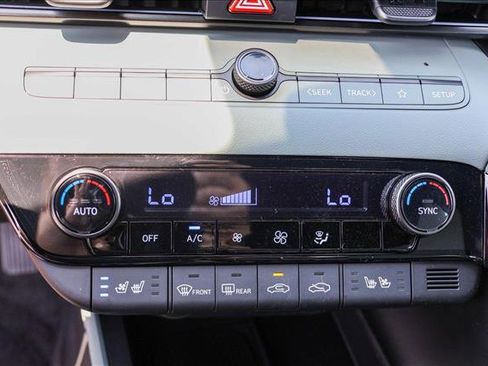 New 2025 Hyundai Elantra Limited image 19