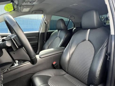 Used 2023 Toyota Camry SE image 12