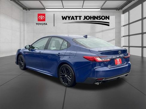 Used 2025 Toyota Camry SE FWD image 3