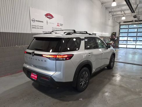 Certified 2024 Nissan Pathfinder SV AWD/4WD image 3