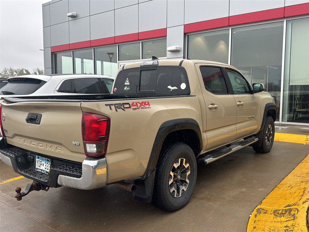 Used 2019 Toyota Tacoma TRD Off-Road AWD/4WD image 17