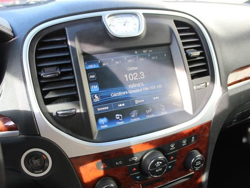 Used 2013 Chrysler 300 Base image 9