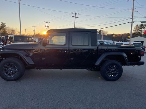 New 2026 Jeep Gladiator Sport image 4