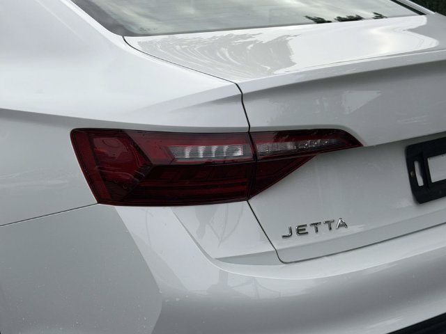 Certified 2023 Volkswagen Jetta SE FWD image 11