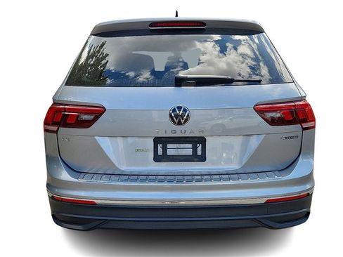 Certified 2022 Volkswagen Tiguan SE image 5