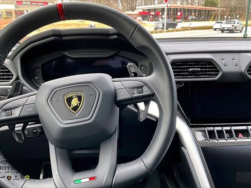 Used 2024 Lamborghini Urus S image 17