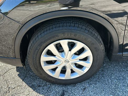Used 2017 Nissan Rogue S w/ Appearance Package AWD/4WD image 8