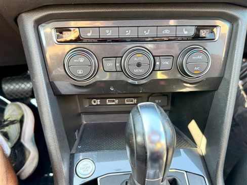 Used 2018 Volkswagen Tiguan SEL AWD/4WD image 22