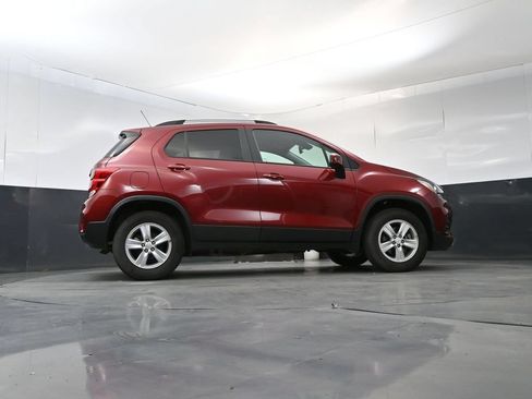Used 2022 Chevrolet Trax LT w/ LT Convenience Package AWD/4WD image 24