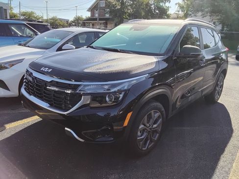 Used 2024 Kia Seltos S AWD/4WD image 2