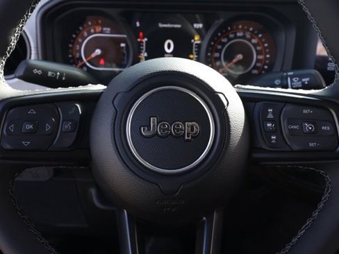 New 2025 Jeep Gladiator Willys image 24