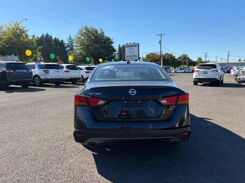 Used 2021 Nissan Altima 2.5 SR FWD image 4