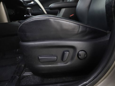 Used 2014 Toyota RAV4 Limited w/ Technology Package image 24