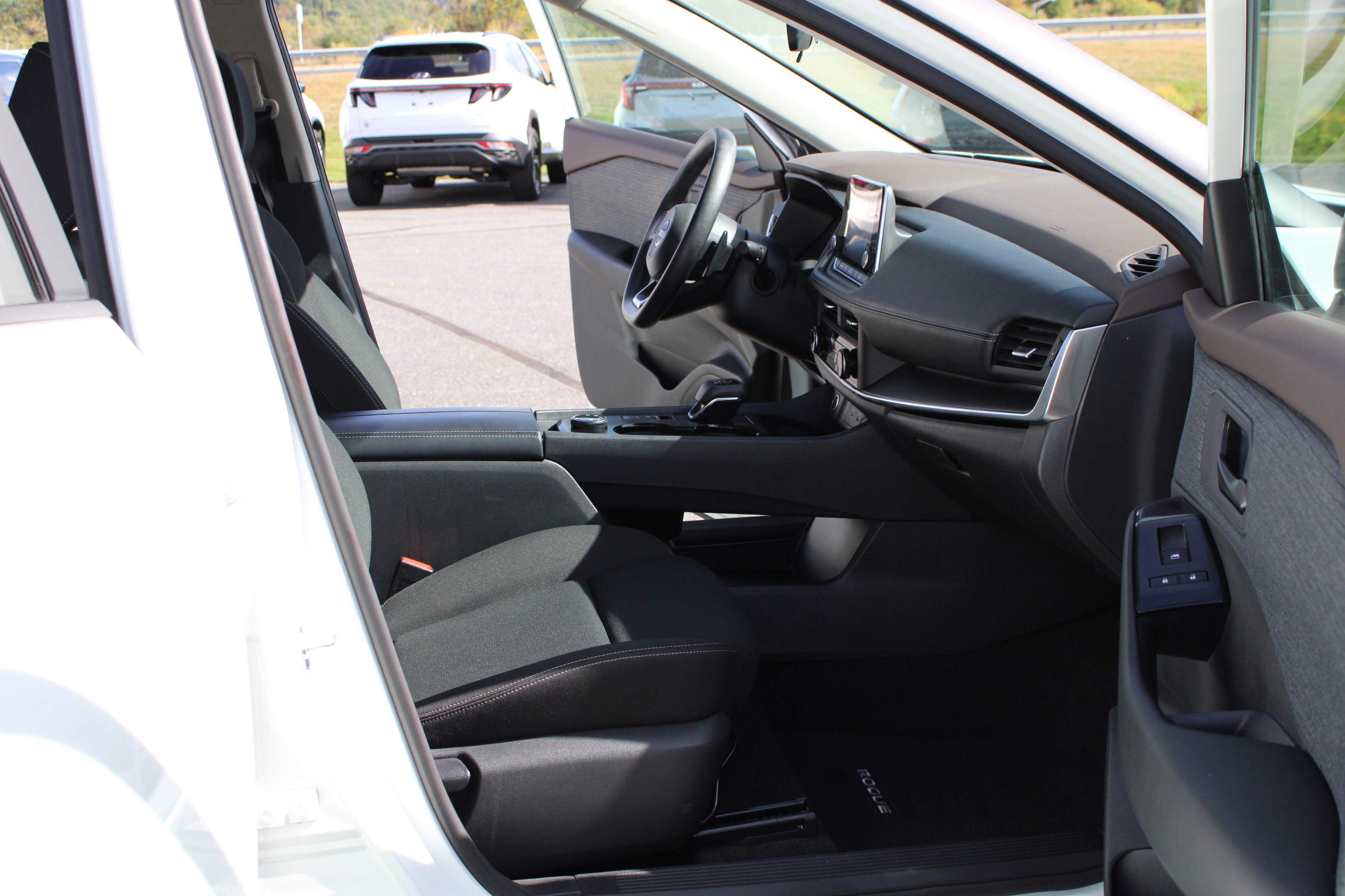 Used 2023 Nissan Rogue S AWD/4WD image 18