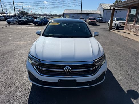 Used 2022 Volkswagen Jetta SE image 9