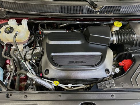 Used 2019 Chrysler Pacifica Touring-L Plus w/ Advanced Safetytec Group FWD image 36