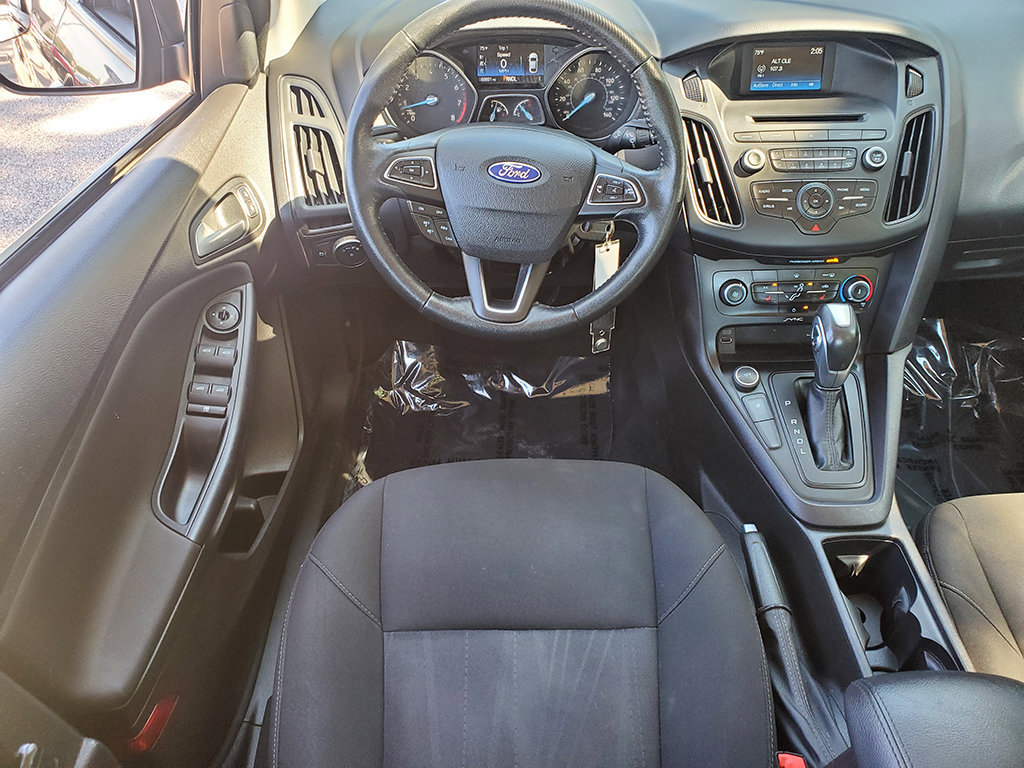 Used 2015 Ford Focus SE w/ SE Cold Weather Package FWD image 15