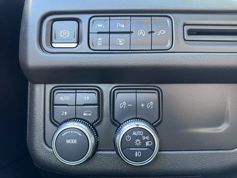 Used 2022 GMC Yukon SLT w/ SLT Premium Package AWD/4WD image 19