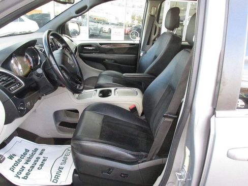 Used 2017 Dodge Grand Caravan SXT FWD image 11