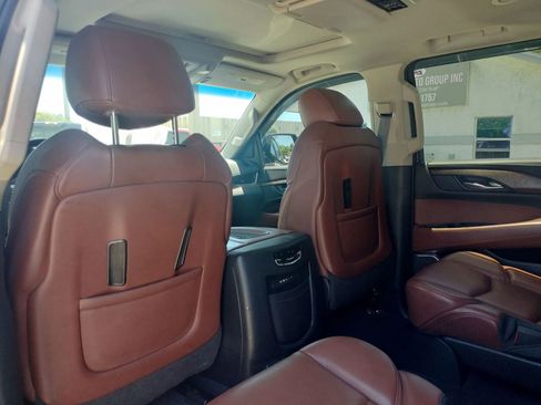 Used 2015 Cadillac Escalade Luxury AWD/4WD image 22