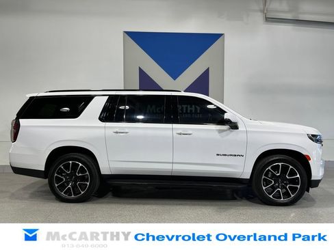 Used 2024 Chevrolet Suburban RST w/ Luxury Package AWD/4WD image 4