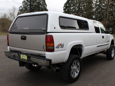 Used 2003 GMC Sierra 2500 SLE w/ Skid Plate Package AWD/4WD image 4