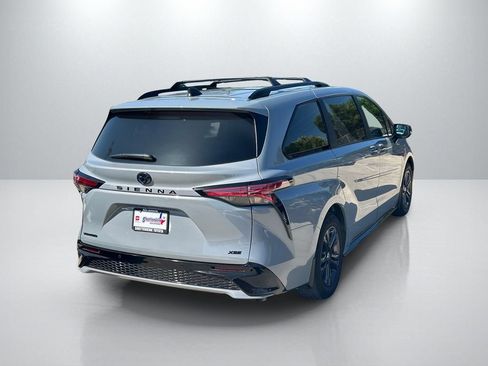 Used 2025 Toyota Sienna XSE w/ XSE Premium Package AWD/4WD image 5