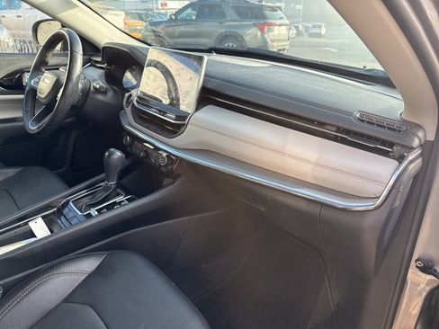 Used 2022 Jeep Compass Limited image 10