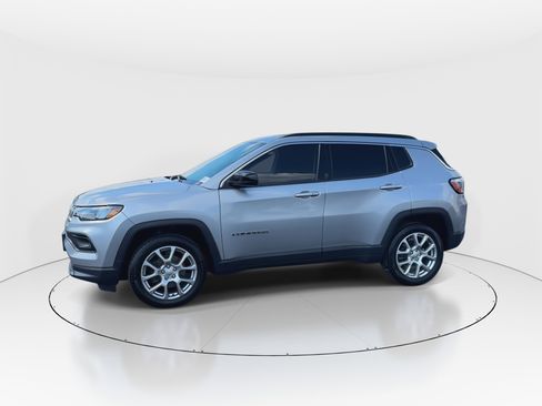 Used 2022 Jeep Compass Latitude image 4