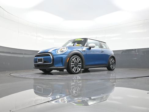 Used 2022 MINI Cooper 2-Door Hardtop image 11
