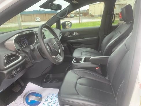 Used 2025 Chrysler Pacifica Select FWD image 22
