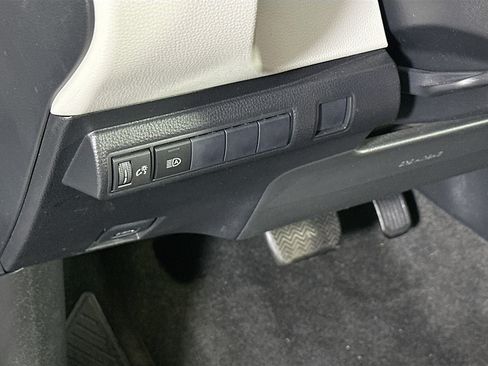 Used 2020 Toyota Corolla LE FWD image 16