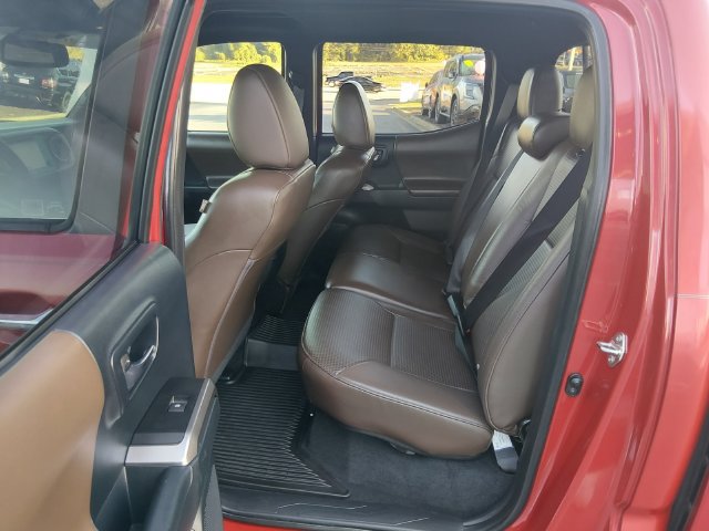 Used 2016 Toyota Tacoma Limited w/ Towing Package RWD image 13