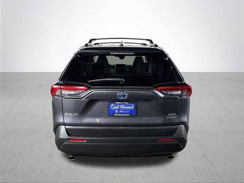 Used 2021 Toyota RAV4 XLE Premium image 7